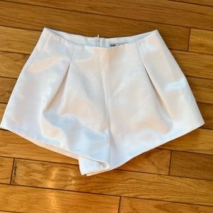 NWOT Zara white satin shorts